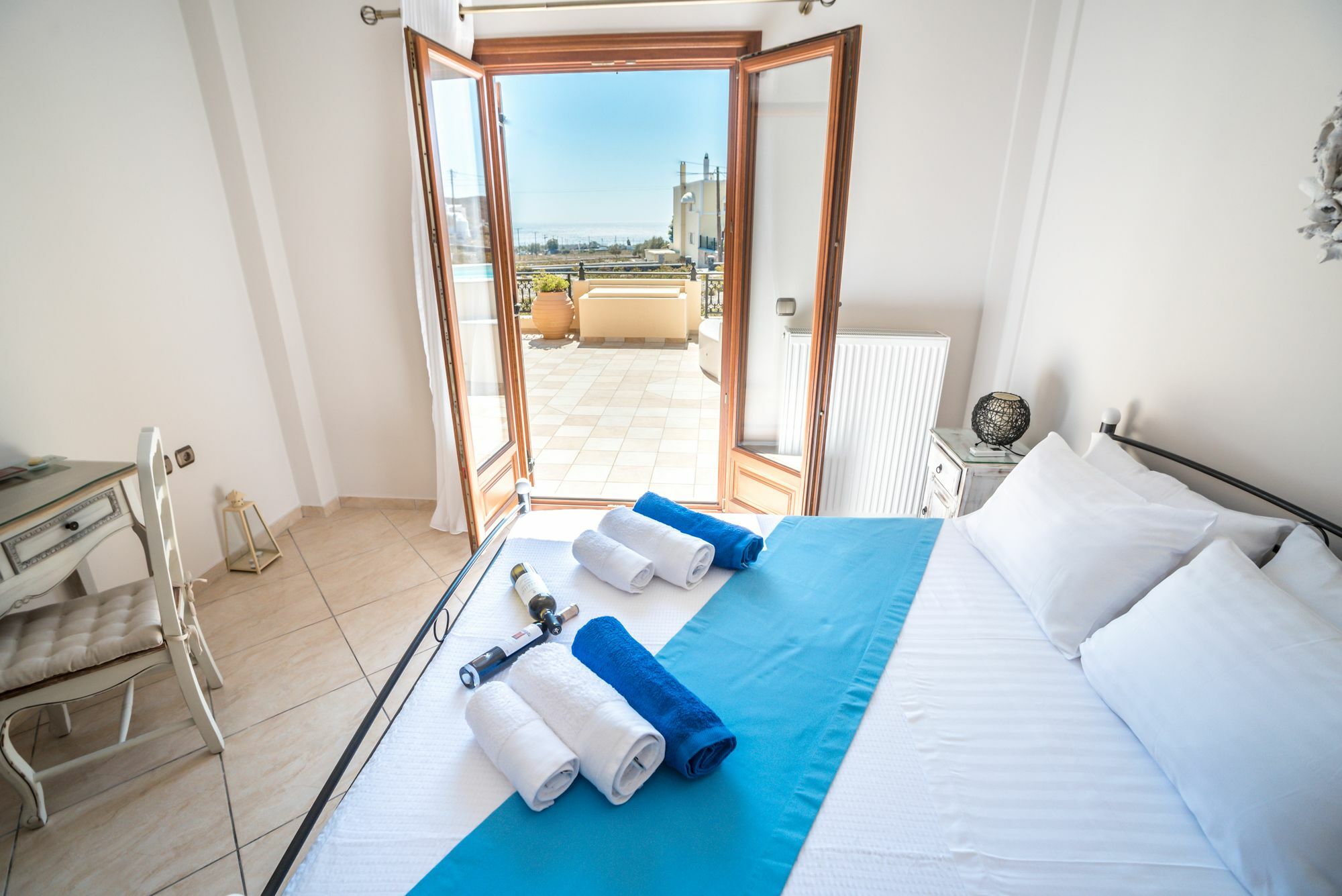 Vineyard Exclusive Suites Akrotírion Eksteriør billede