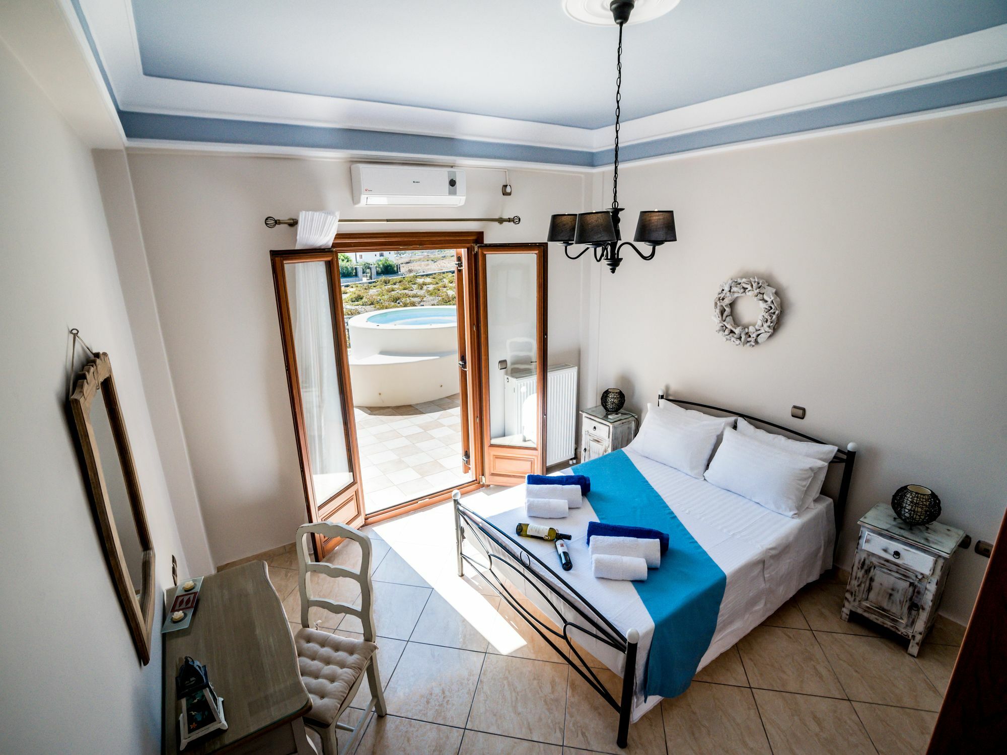 Vineyard Exclusive Suites Akrotírion Eksteriør billede