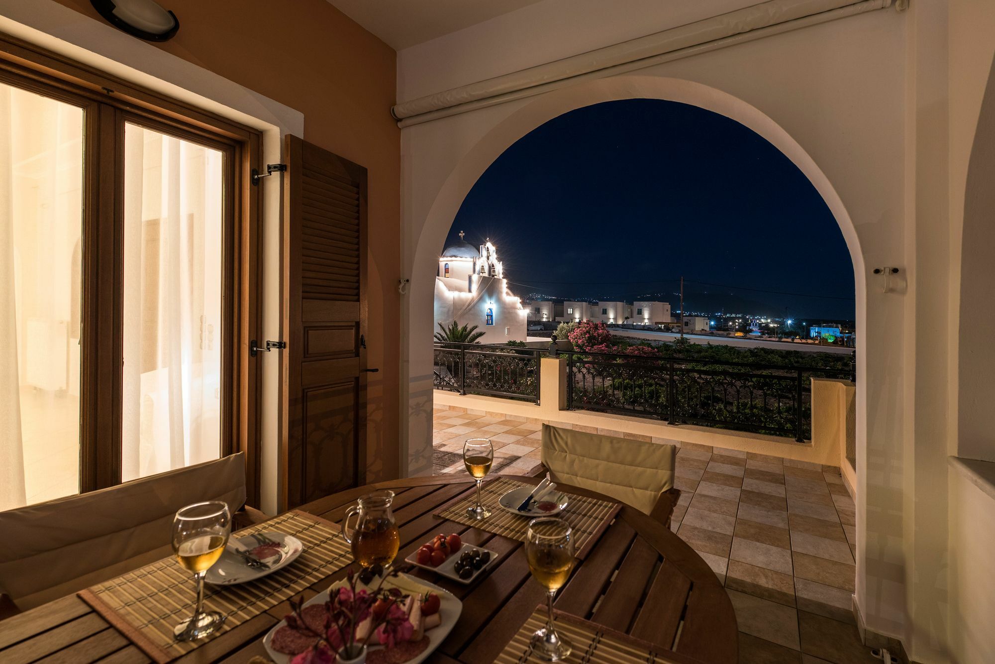 Vineyard Exclusive Suites Akrotírion Eksteriør billede