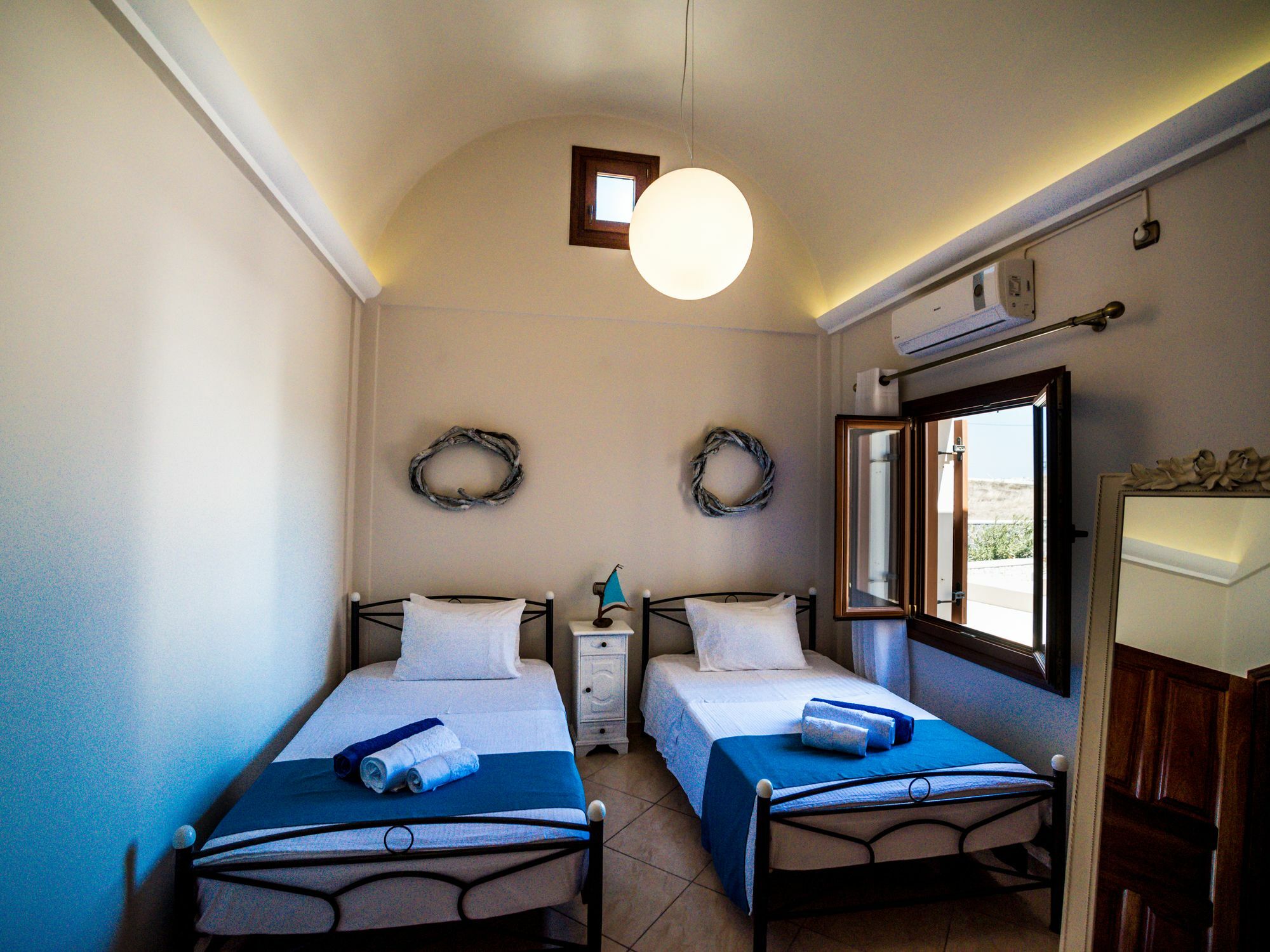 Vineyard Exclusive Suites Akrotírion Eksteriør billede