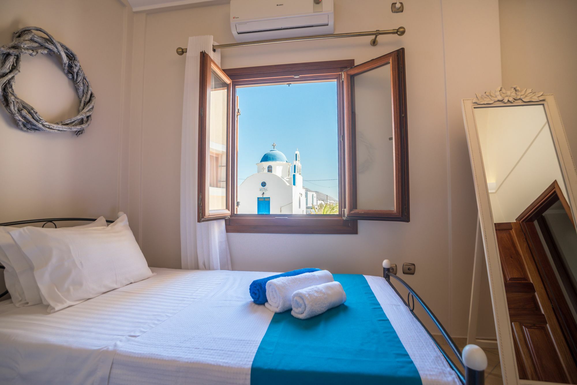 Vineyard Exclusive Suites Akrotírion Eksteriør billede