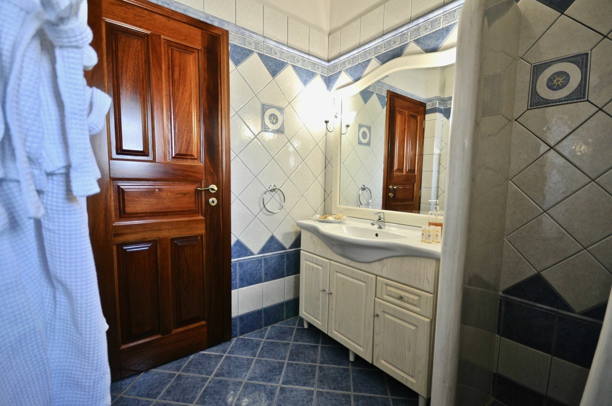 Vineyard Exclusive Suites Akrotírion Eksteriør billede