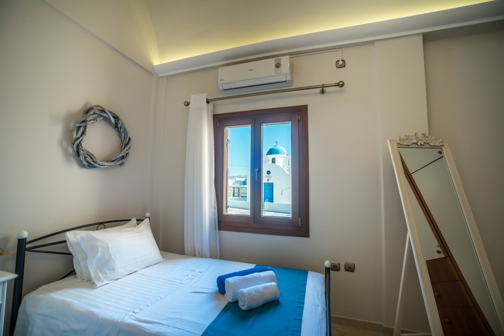Vineyard Exclusive Suites Akrotírion Eksteriør billede